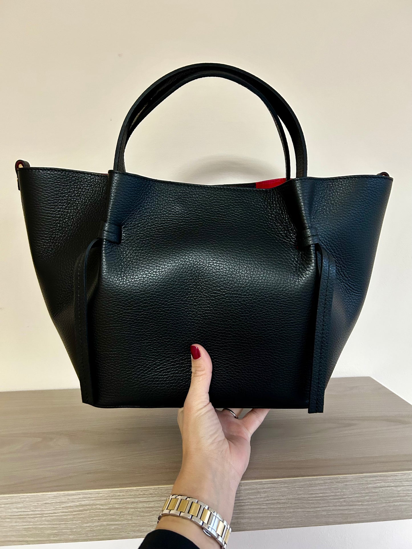 BORSA ELLY IN PELLE DOLLARO NERA