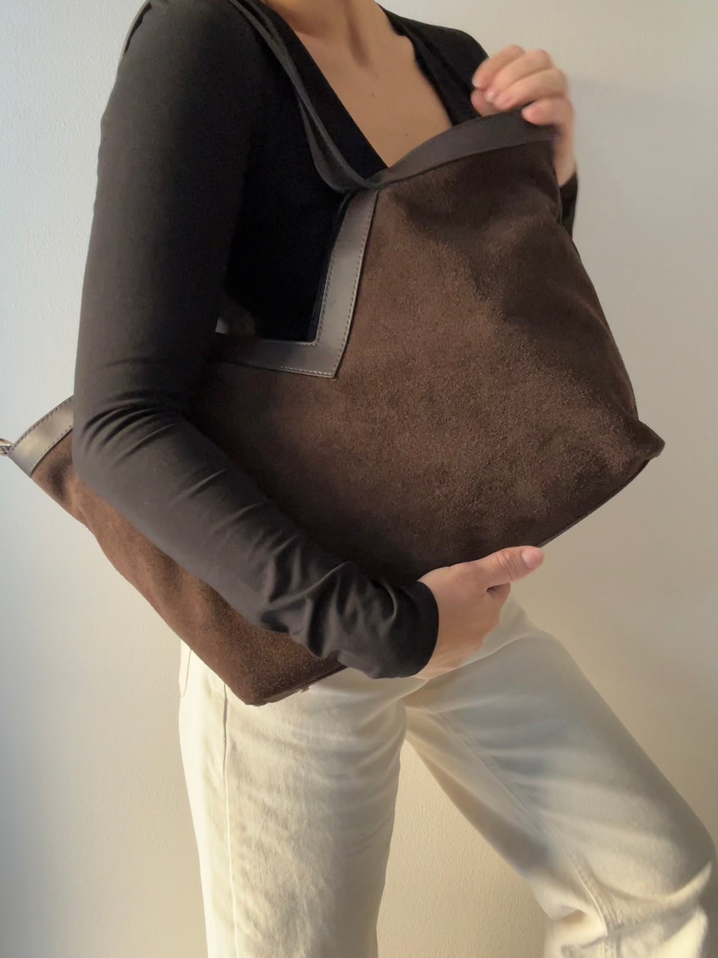 V SHOPPING BAG SUEDE- DARK BROWN