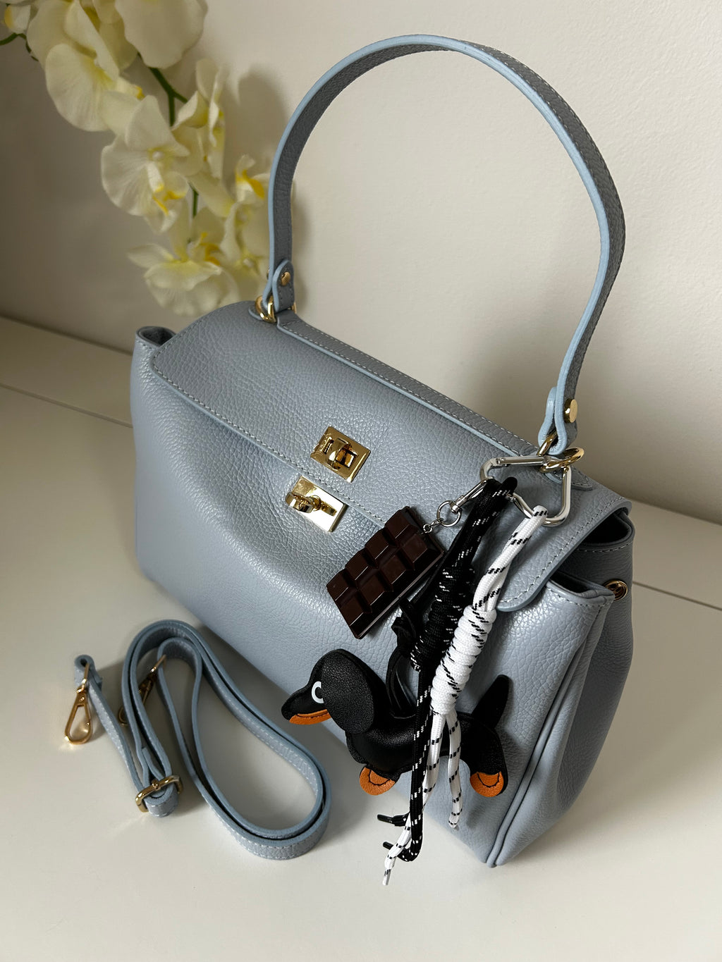 KIM IN PELLE AZZURRA con Charm