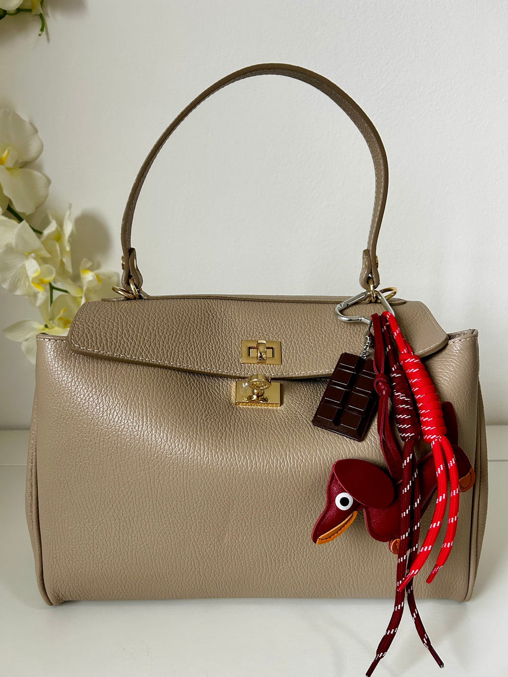 KIM IN PELLE TAUPE con Charm